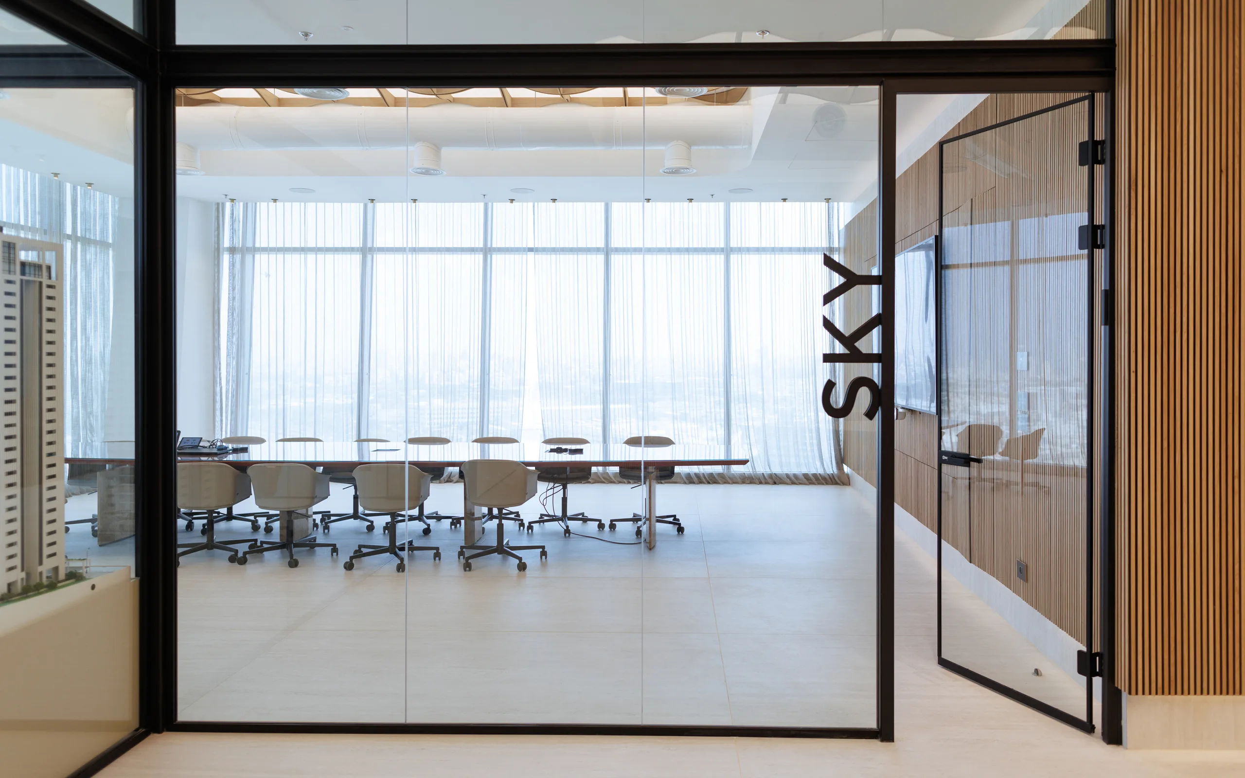 Maoz Daniel Offices – signage design by Basman/Tenenbaum