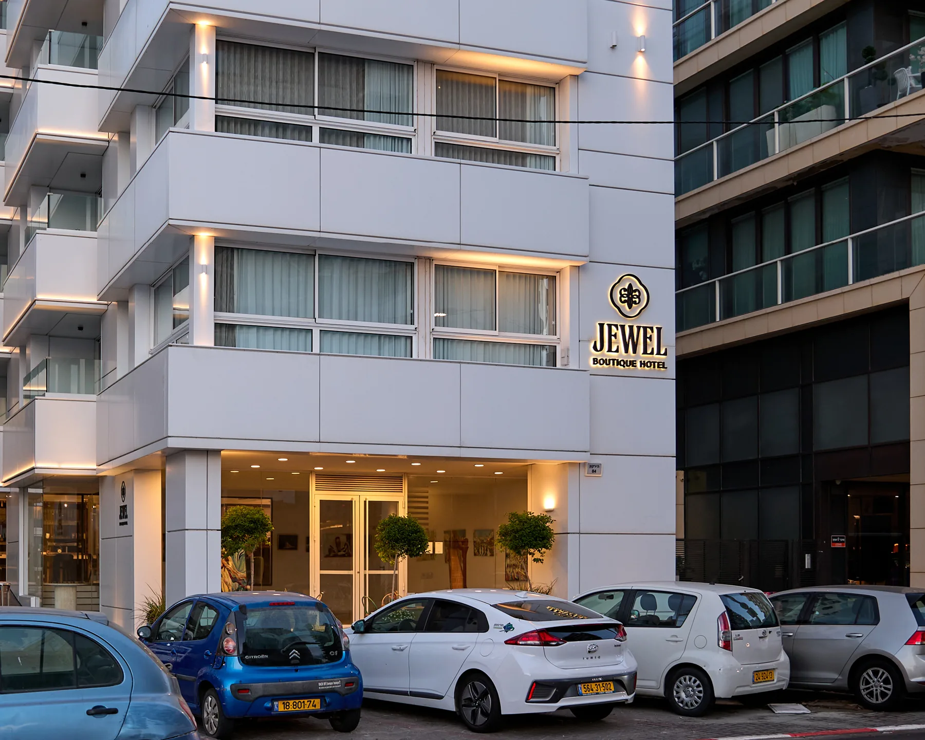 Jewel Hotel – signage design by Basman/Tenenbaum